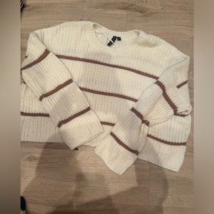 Boxy sweater size S creamy